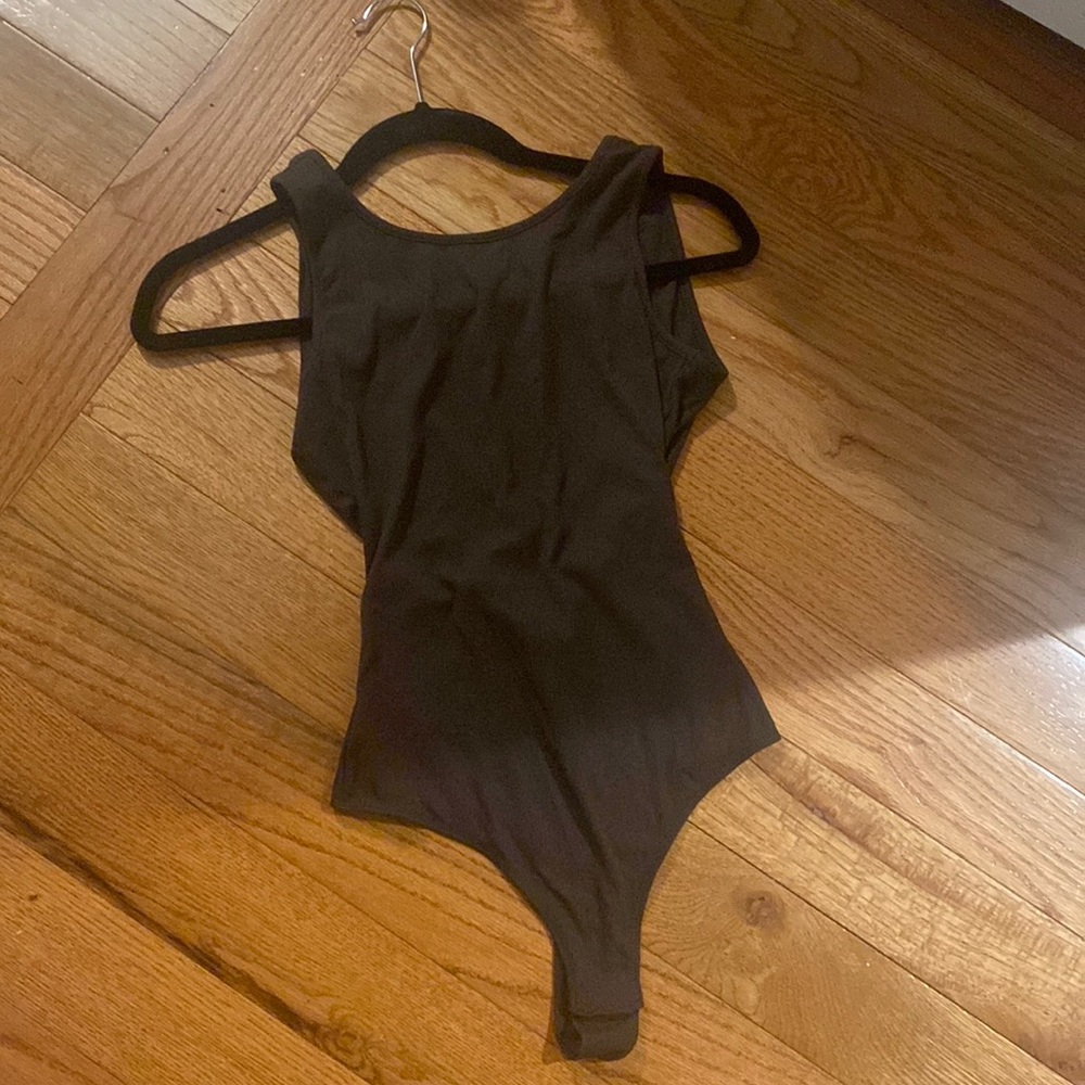 Nwt kittenish sz Small brown bodysuit. Strappy back. 2 snap crotch